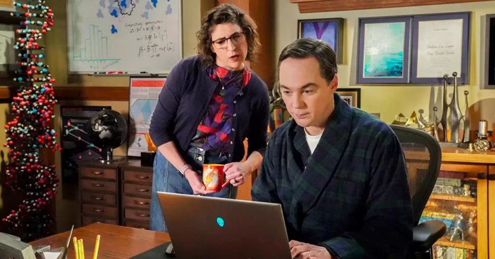 3850-jim-parsons-e-mayim-bialik-de-volta-em-clipe-de-young-sheldon-tb
