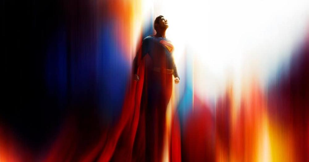 Novo trailer  de Superman mostra confronto com Ultraman