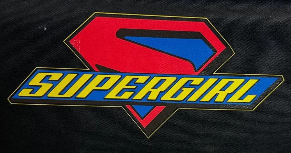 Filme de Supergirl deixa de usar subtítulo A Mulher do Amanhã